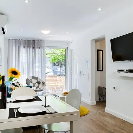 Апартаменты Modern Mediterranean *