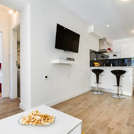 Апартаменты Modern Mediterranean *