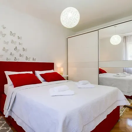 Апартаменты Modern Mediterranean *