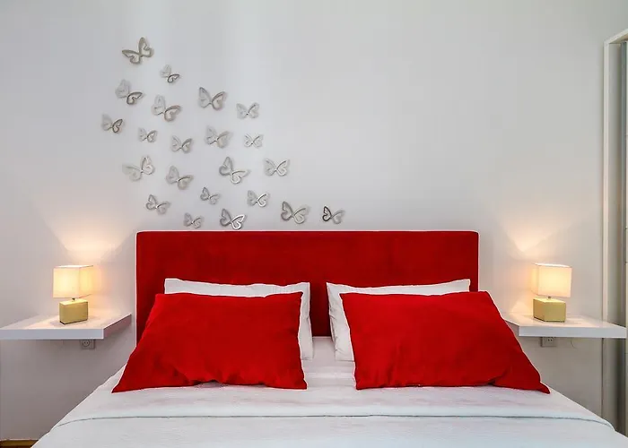 Modern Mediterranean 公寓 *