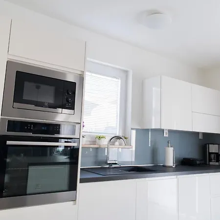 Апартаменти Modern Mediterranean