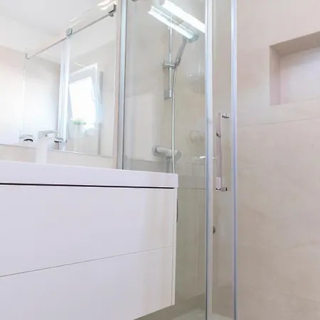 Апартаменти Modern Mediterranean