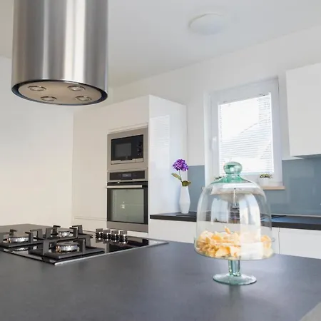 Modern Mediterranean Апартаменти