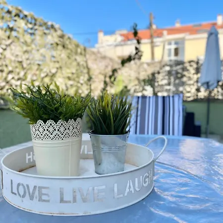 Апартаменти Modern Mediterranean