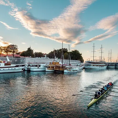 Modern Mediterranean Apartment *