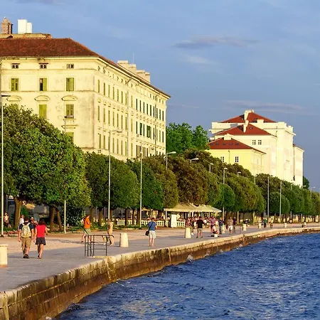 Апартаменти Modern Mediterranean