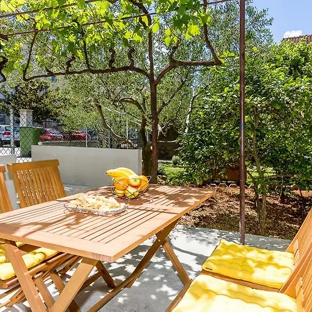 Апартаменти Modern Mediterranean *