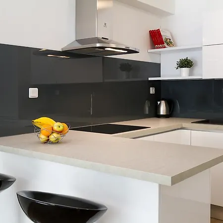 Modern Mediterranean Apartment *