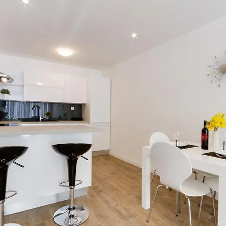 Modern Mediterranean Апартаменти