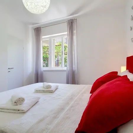 Modern Mediterranean Апартаменти